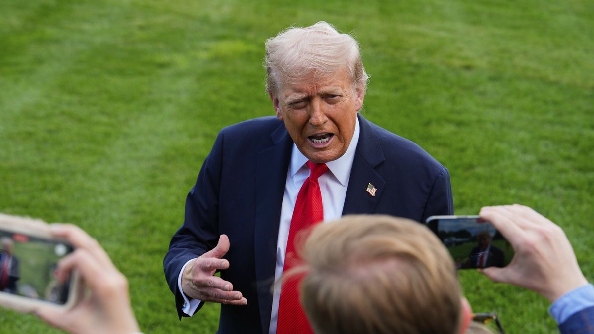 Temporary
President Donald Trump speaks with reporters on the South Lawn as he departs the White House, Thursday, Sept. 11, 2025, in Washington. (AP Photo/Julia Demaree Nikhinson)
Julia Demaree Nikhinson