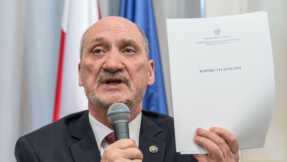 Prezentacja raportu technicznego podkomisji smole?skiej11.04.2018 Warszawa Prezentacja raportu technicznego podkomisji badajacej katastrofe smolenska N/z Antoni Macierewicz Fot. Andrzej Iwanczuk/REPORTERAndrzej Iwanczuk/REPORTER
