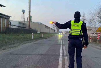 Poniec: Złamał sądowy zakaz prowadzenia pojazdów