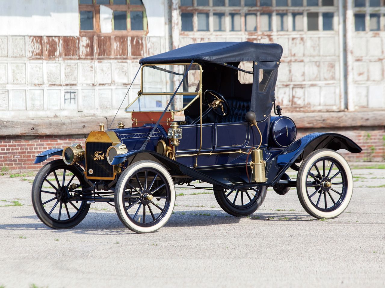 Ford Model T był dostępny w każdym kolorze, byle był on czarny.