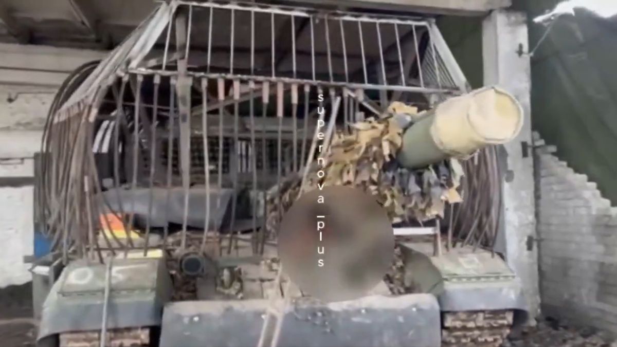 Rosjanie osłaniają czołgi stalowymi linkami