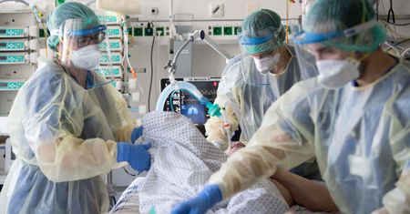 WHO wskazuje na niepokojącą tendencję. Chodzi o liczbę zgonów na COVID-19