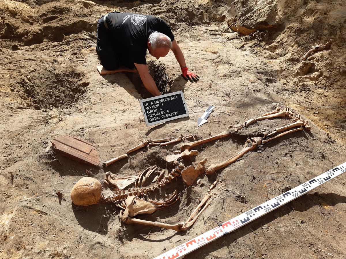 IPN. Odnaleziono ludzkie szczątki w dawnej katowni UB i NKWD