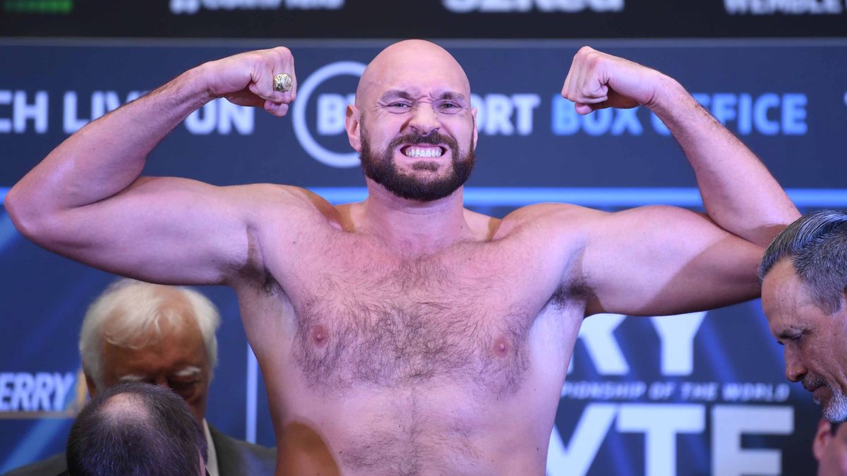 Tyson Fury v Dillian Whyte Weigh In
epa09902610 British Boxer Tyson Fury poses during the Weigh-In for the Fury v Whyte fight at Wembley Box Park in London, Britain, 22 April 2022. Tyson Fury and Dillian Whyte fight on 23 April 2022 at Wembley Stadium for the WBC and The Ring heavyweight championship belts.  EPA/NEIL HALL 
Dostawca: PAP/EPA.
NEIL HALL