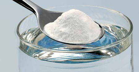 Soda oczyszczona w ciąży na zgagę i ból gardła – czy to dozwolone?