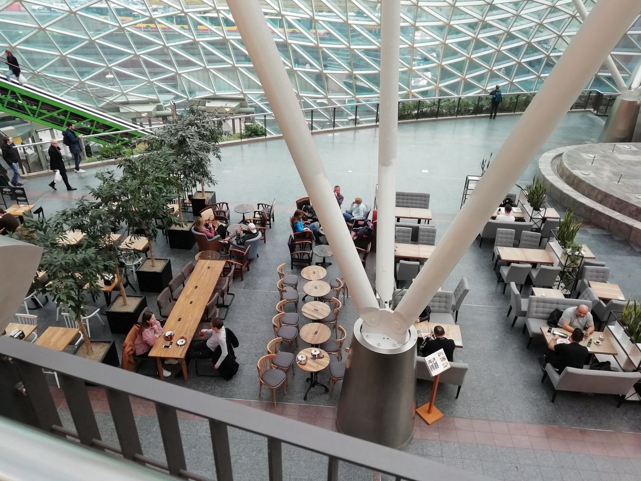 Konferencja ws. obostrzeń. Restauracje nadal zamknięte. "Rząd niczego nie rozumie"