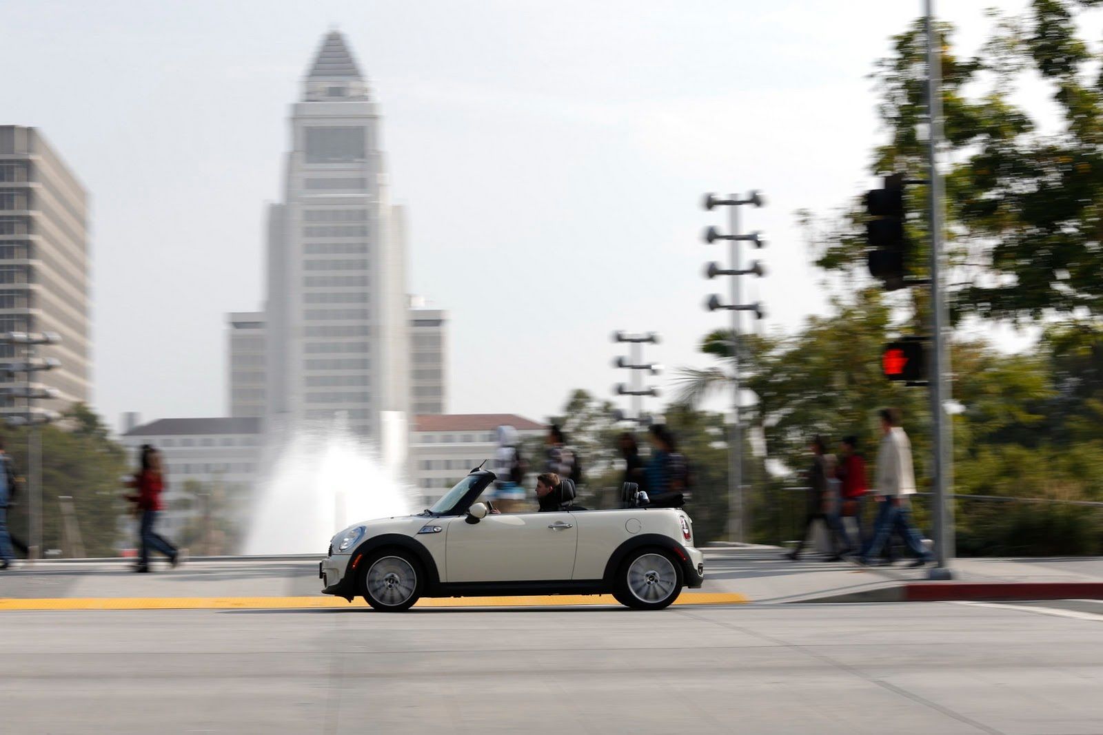 Galeria Mini jako celebracja sprzedaży półmilionowego egzemplarza w USA 99