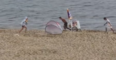 "Znowu to samo?". Natychmiastowa ucieczka z plaży