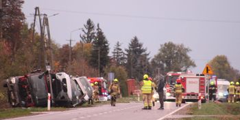Rzadka Wola: Zderzył się z lawetą pełną Volvo. Straty mogą być ogromne