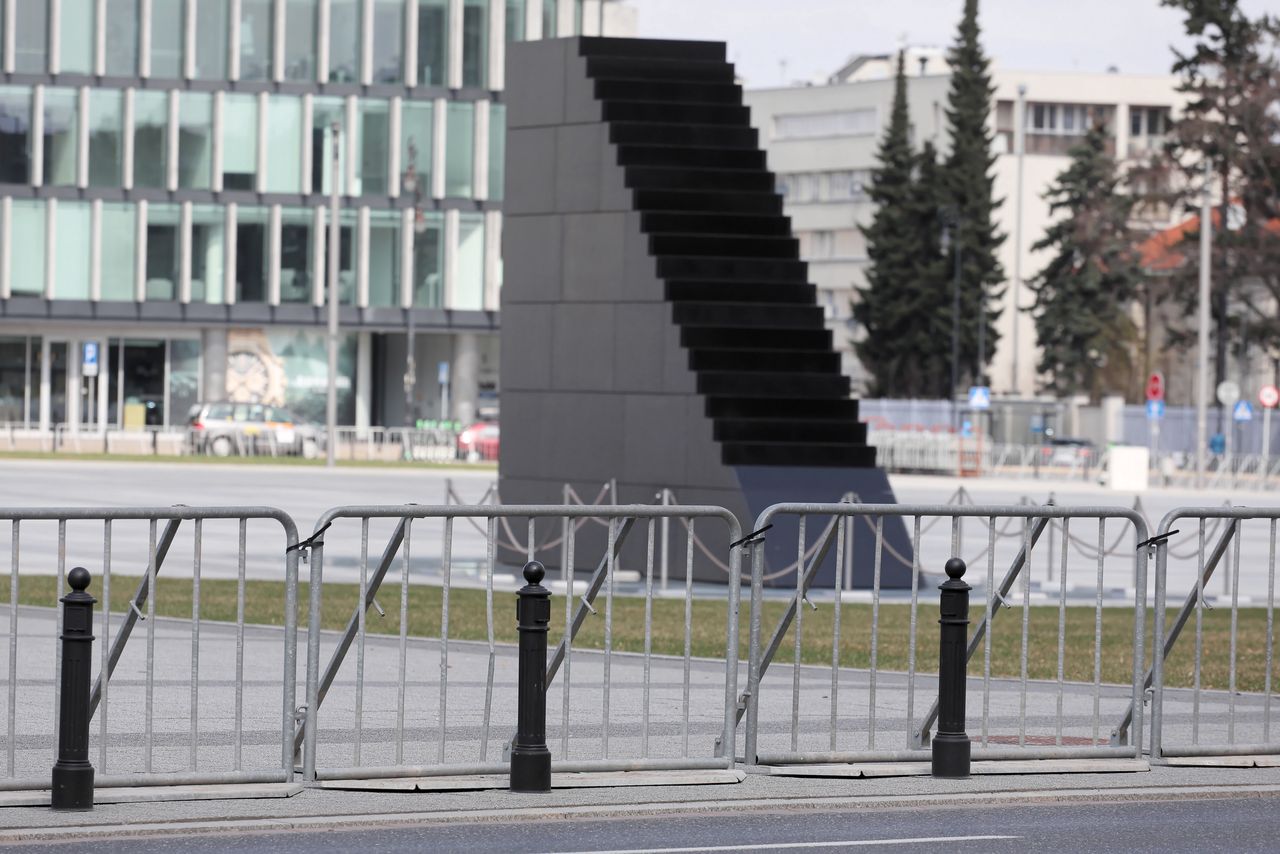 Policja wygrodziła teren centralnych uroczystości