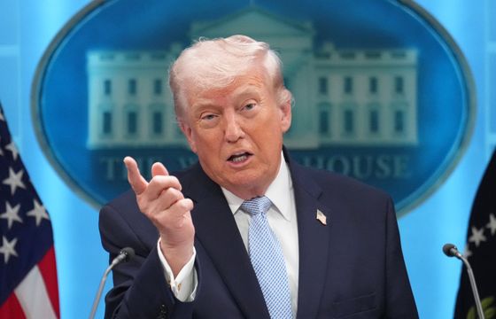 Trump straszy dziennikarzy. "Ujawnicie to albo pójdziecie do więzienia"