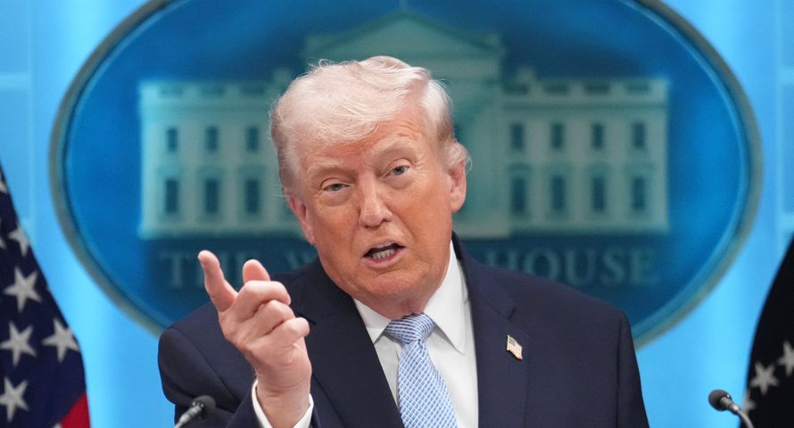 Trump straszy dziennikarzy. "Ujawnicie to albo pójdziecie do więzienia"