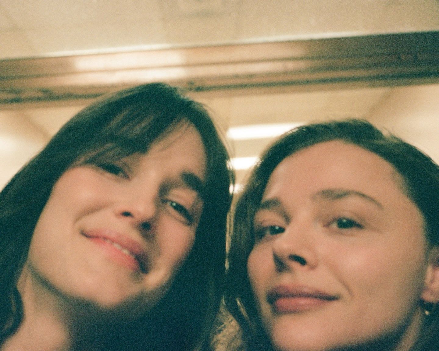 Chloë Grace Moretz i Kate Harrison