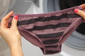 Po co jest "kieszonka" w majtkach? Wiele kobiet nie ma o tym pojęcia