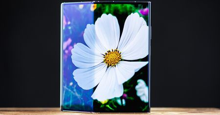 Recenzja Huawei Mate Xs 2. To rozkładany smartfon, jedyny w swoim rodzaju