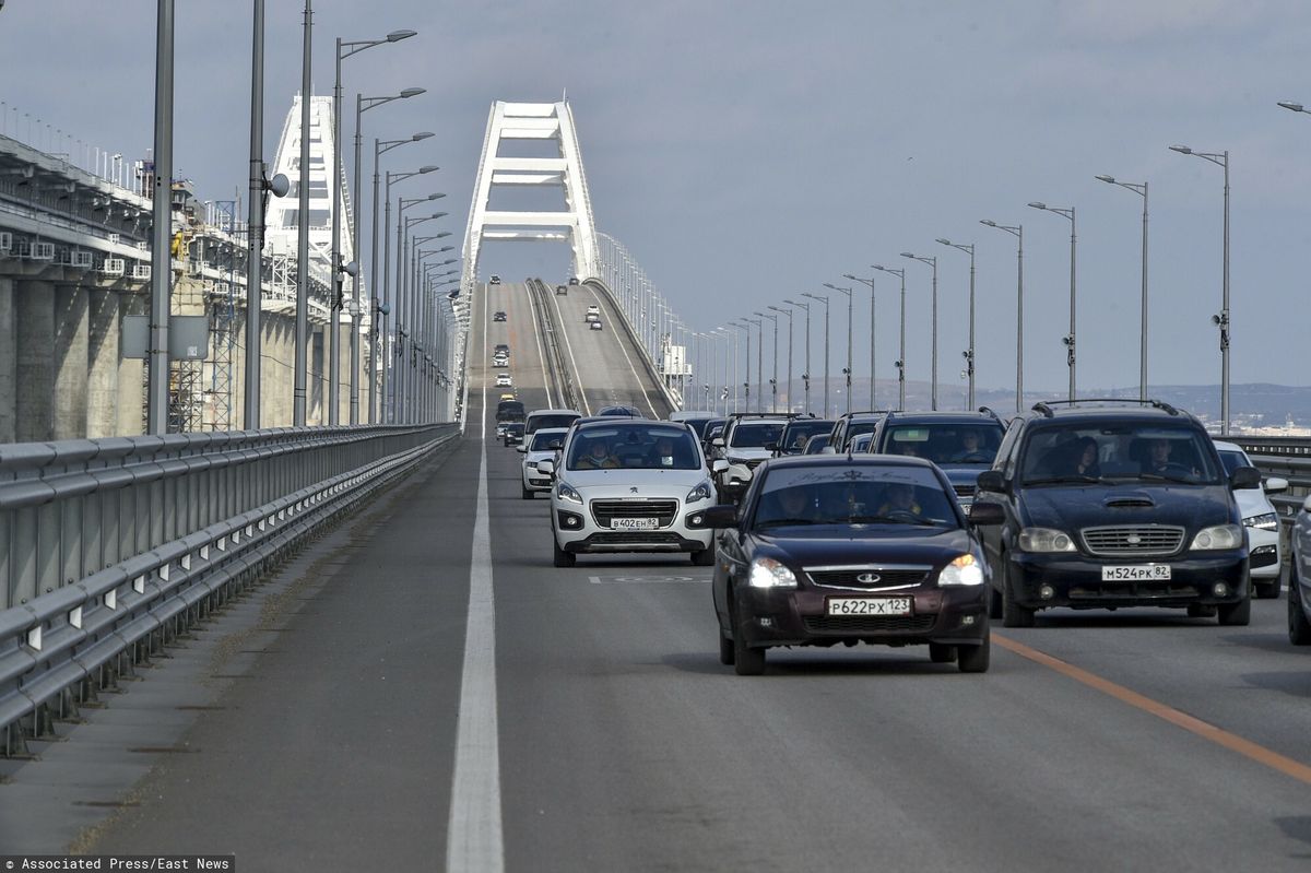 Najpierw odciąłbym połączenie lądowe z Rosji na Krym - mówi Philip Breedlove. Na zdjęciu Most Krymski