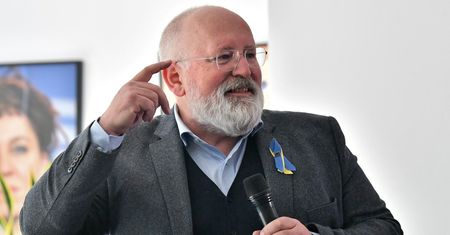 Miliardy popłyną z Unii do Polski? Frans Timmermans ma wątpliwości