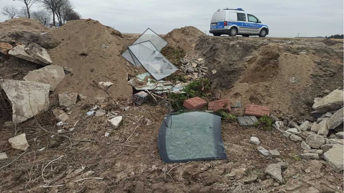 Wyrzucił śmieci na prywatnej posesji