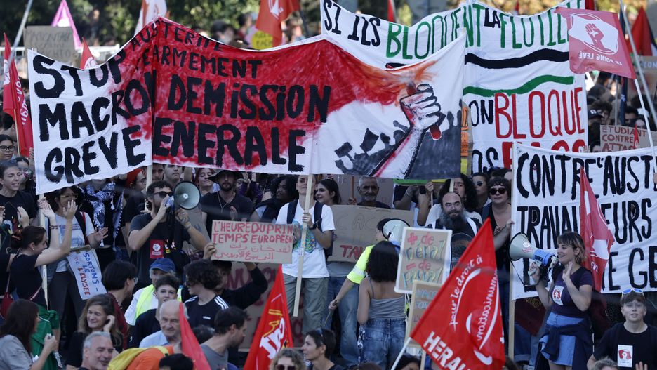 French unions call for nationwide strike and protests
epa12386552 People are demonstrating against austerity measures in the upcoming budget in Montpellier, France, 18 September 2025. French unions call for a nationwide strike and mass protests against the planned cuts in the government's draft budget for 2026.  EPA/GUILLAUME HORCAJUELO 
Dostawca: PAP/EPA.
GUILLAUME HORCAJUELO
Strike, Unions, Budget, France, austerity, demonstration, protests