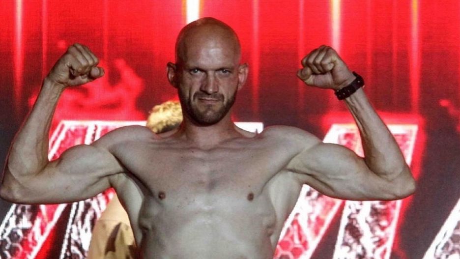 Rysiek "Szczena" Dąbrowski z "Chłopaków do wzięcia" na gali MMA VIP 2 Marcina Najmana