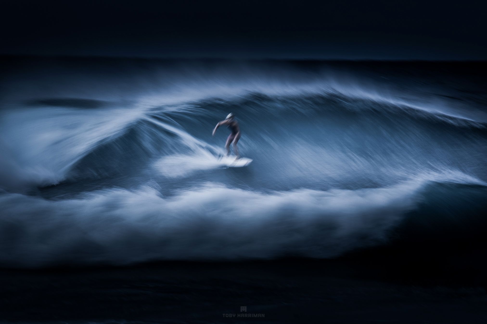Artystyczne podejście do fotografowania surferów przy wykorzystaniu długich czasów ekspozycji 11