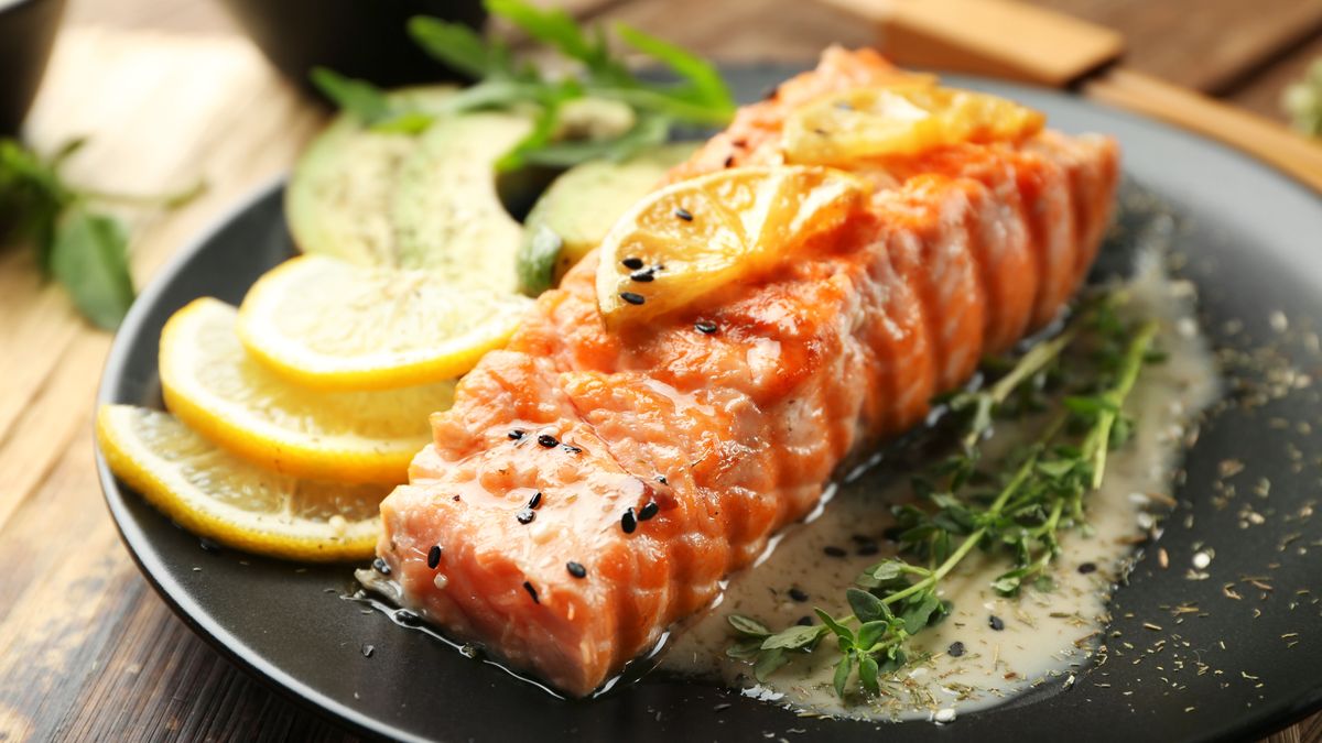 Łosoś w tym aromatycznym sosie jest idealny na obiad lub kolację