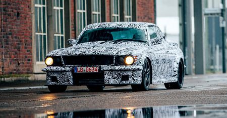 Mercedes C107 od Mechatronik to restomod, jakiego potrzebujemy, by świat znów stał się lepszy