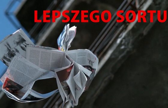 W spocie „Gazety Polskiej” z mieszkania wyrzucane są „Newsweek”, „Wprost”, „Polityka” i „W Sieci” (wideo)