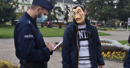 Chcą wprowadzić drakońskie kary za łamanie obostrzeń! "Pouczeń nie będzie"