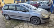 Nietrzeźwy 42-latek uczył jeździć samochodem pijaną partnerkę.