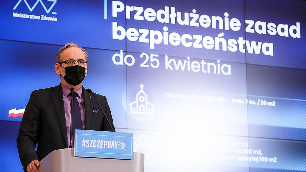 Minister zdrowia Adam Niedzielski sygnalizuje brak przestrzeni na luzowanie. Wstępne plany jednak już są