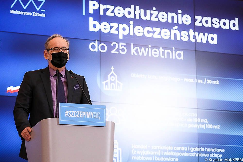 Najpierw szkoły w całej Polsce, później usługi w regionach. Tak może wyglądać odmrażanie