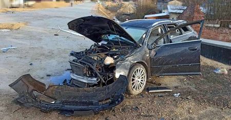 Groźny wypadek w Urzędowie. 19-latek miał 1,5 promila. Dwie 16-latki z obrażeniami zagrażającymi ich życiu