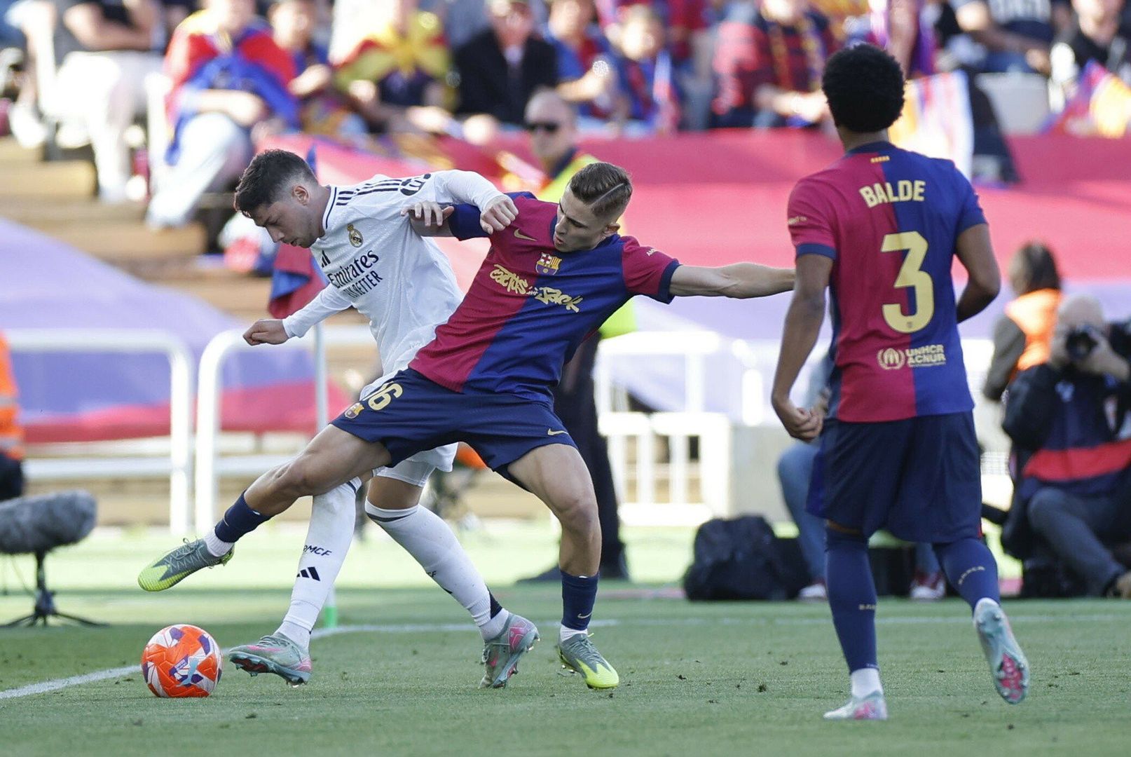 Skandal w El Clasico. Sędziowie VAR nie uznali gola Fermina Lopeza. "Dzięki Bogu, ręka"