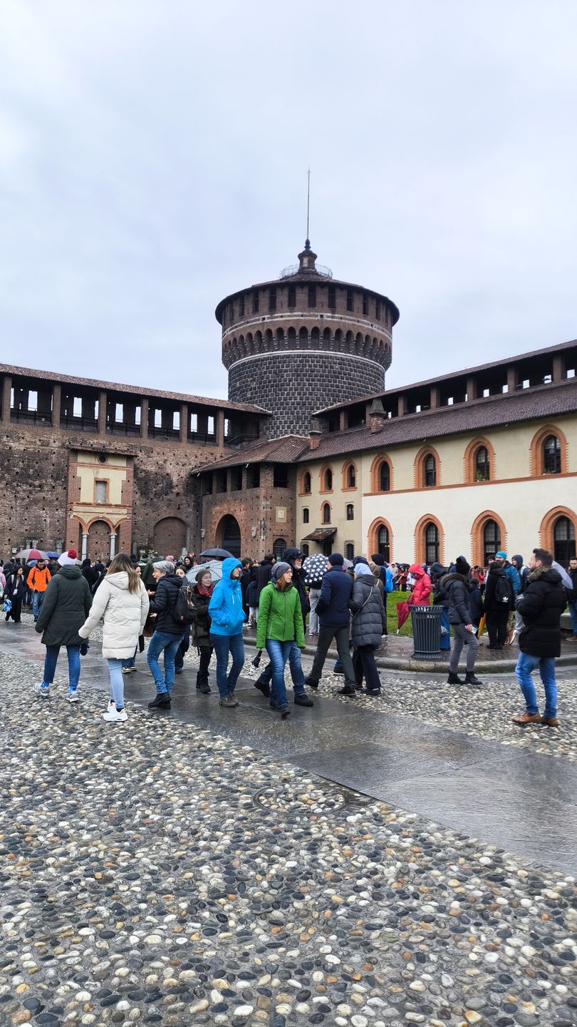 Przy głównych atrakcjach turystycznych były prawdziwe tłumy