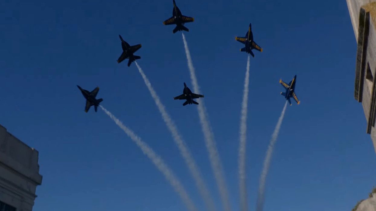 Extraordinary display of jet fighters over Alcatraz