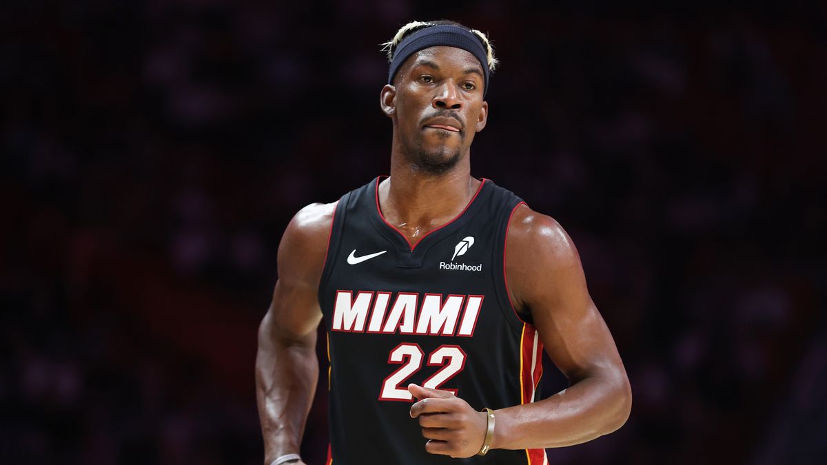 Jimmy Butler zmienia barwy