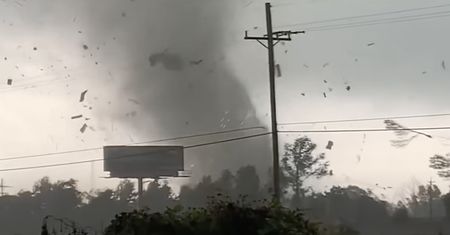 Tornado przeszło przez Teksas. Jest nagranie. Przerażające sceny
