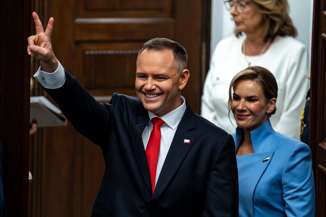 Zagraniczna prasa pisze o zaprzysiężeniu Nawrockiego. "Początek politycznej batalii"