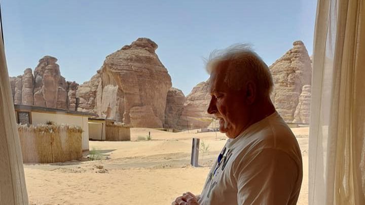 Były prezydent opublikował zdjęcie na którym widać, jak zdalnie bierze udział w mszy świętej