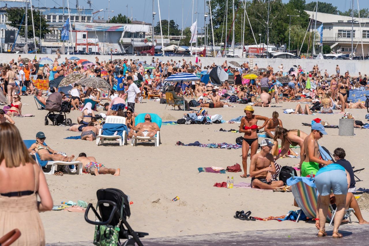 Gdzie są najgorsze plaże w Polsce? Tłok, brud i drożyzna mogą popsuć urlop