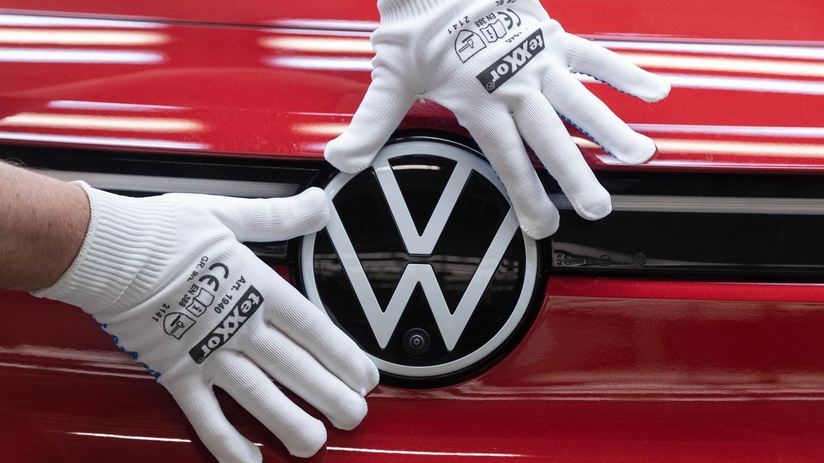 An employee checks a Volkswagen AG (VW) ID.5 electric sports utility vehicle (eSUV) in the light tunnel of the assembly line during a media tour of the automaker's electric automobile factory in Zwickau, Germany, on Thursday, Jan. 27, 2020. On Dec. 9, Chief Executive Officer Herbert Diess, delivered his largest plan yet for electrification, allocating 89 billion euros ($100 billion) to EV and software development over the next half decade. Photographer: Krisztian Bocsi/Bloomberg via Getty Images