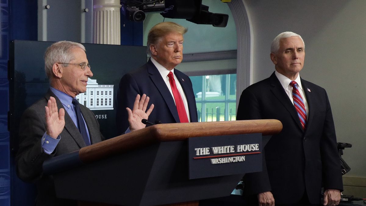 Anthony Fauci, Donald Trump oraz wiceprezydent Mike Pence.