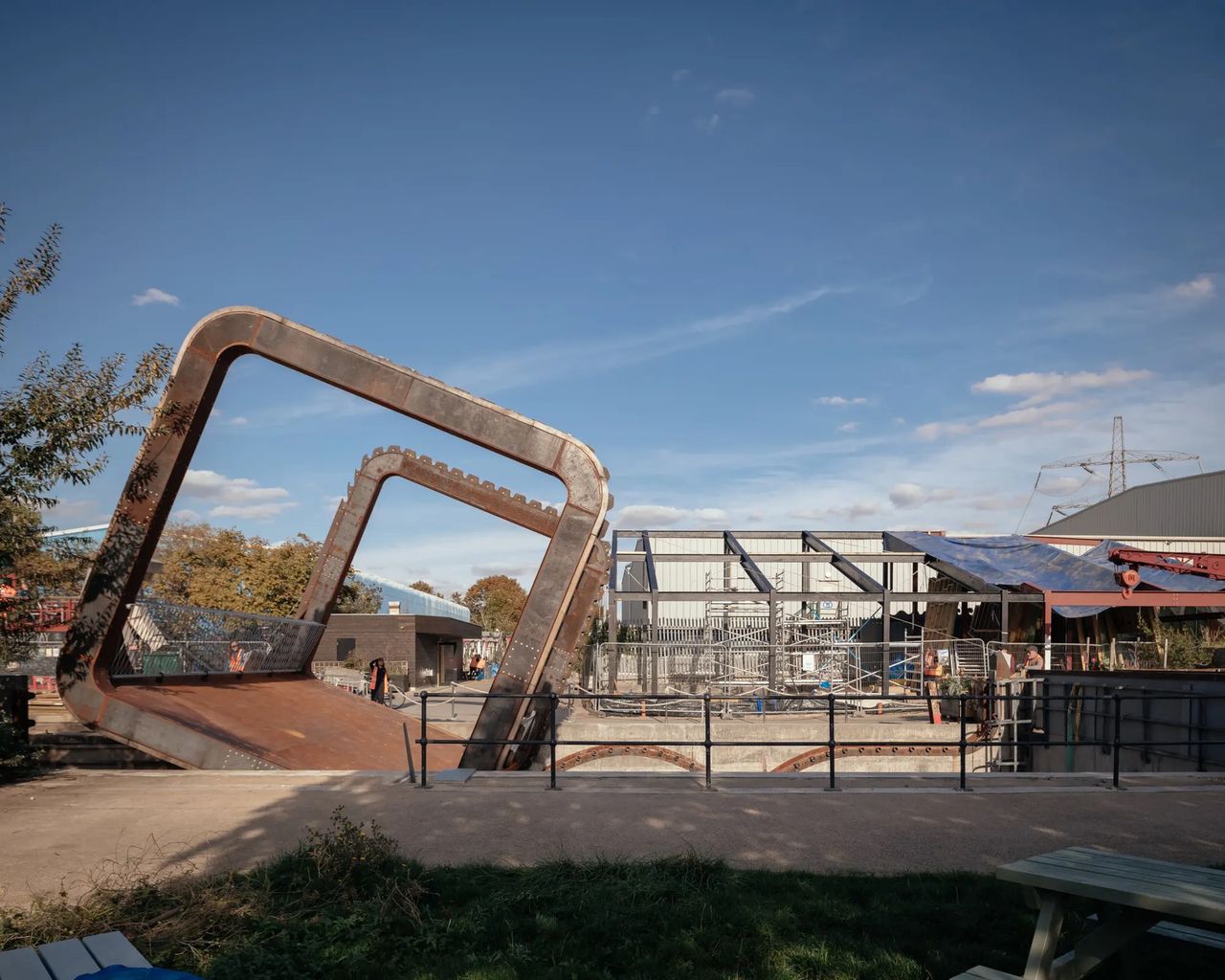 Cody Dock Rolling Bridge. Niesamowity most toczy się by przepuścić łodzie