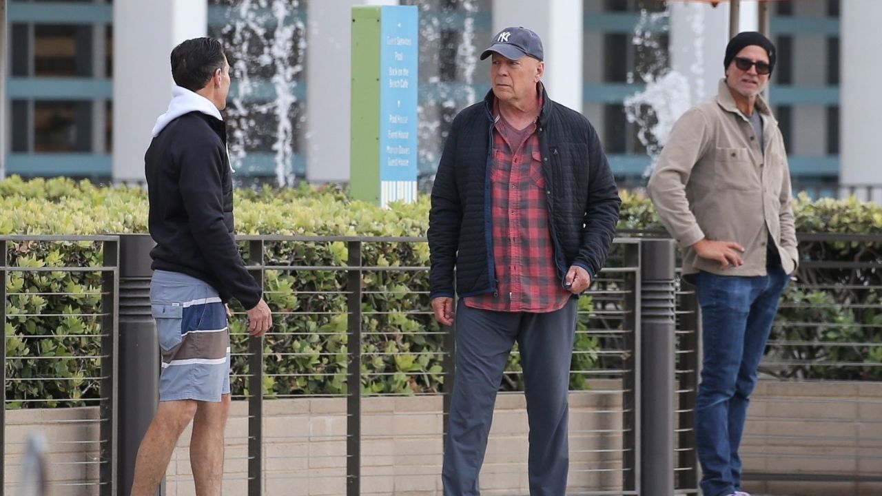 Bruce Willis przyłapany przez fotoreporterów 