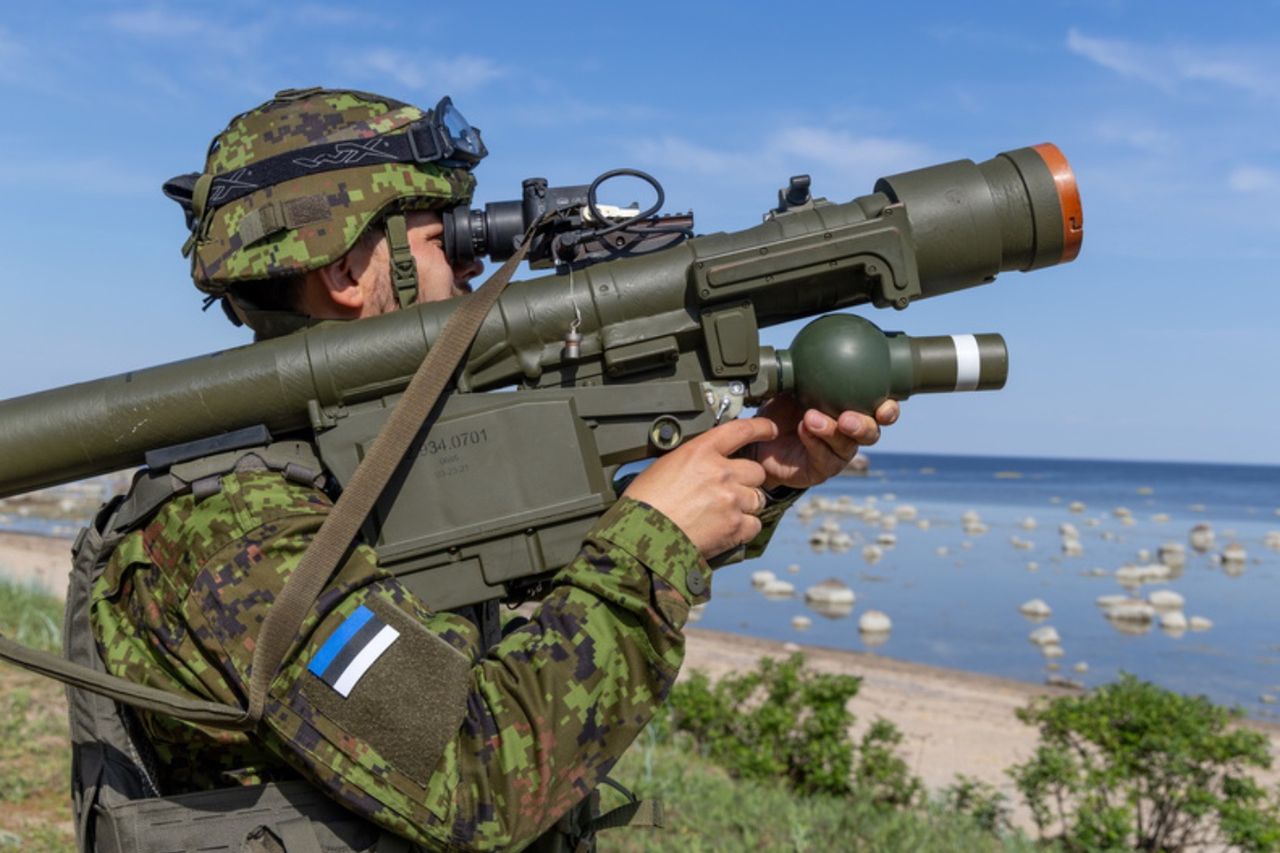 Estonia strzela polskimi PPZR Piorun - zdjęcie poglądowe