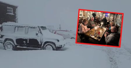 29 osób utknęło w pubie. Goście nie narzekają