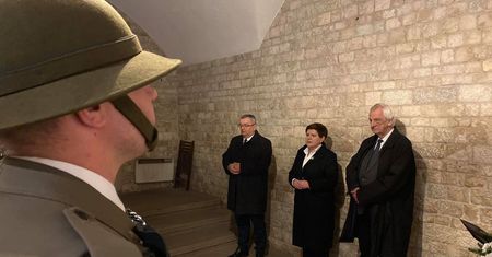 Prywatna uroczystość Jarosława Kaczyńskiego. Dziesięć lat temu odbył się pogrzeb pary prezydenckiej