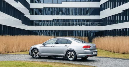 VW Passat GTE w długim dystansie: sprawdzamy zasięg i spalanie w mieście