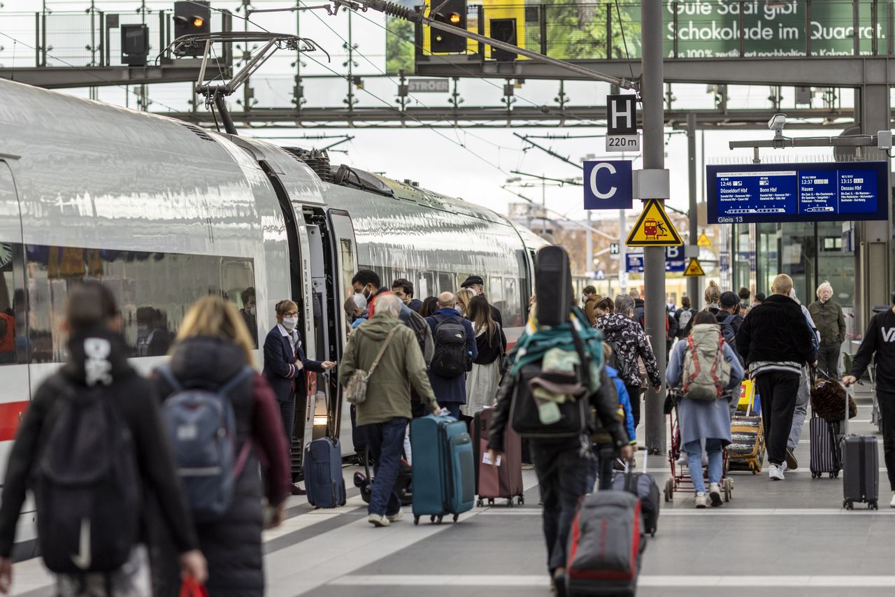 Niemcy wprowadzają kolejną ofertę tanich biletów. Skorzystają też turyści